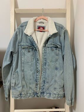 Cabin Fever Oversized Light Wash Denim Sherpa Trucker Jacket XL